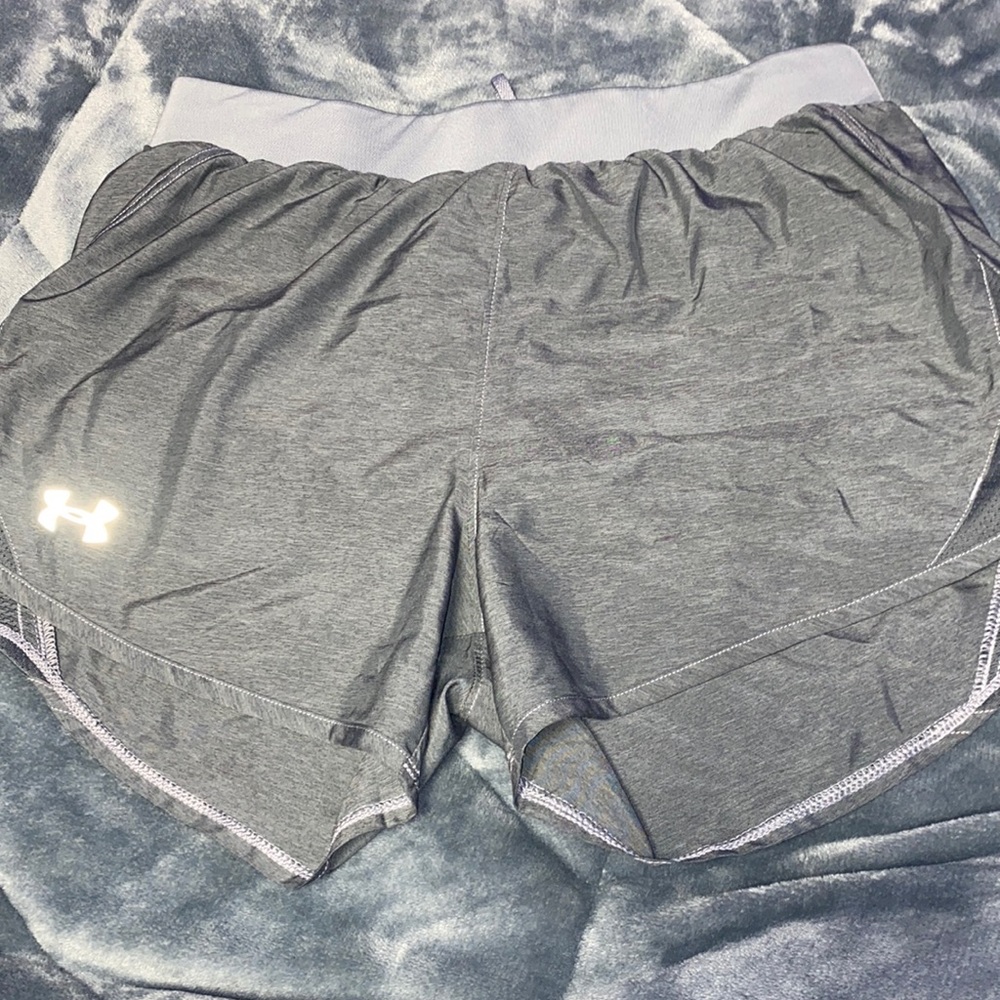 I’m selling these really nice athletic shorts from under armor